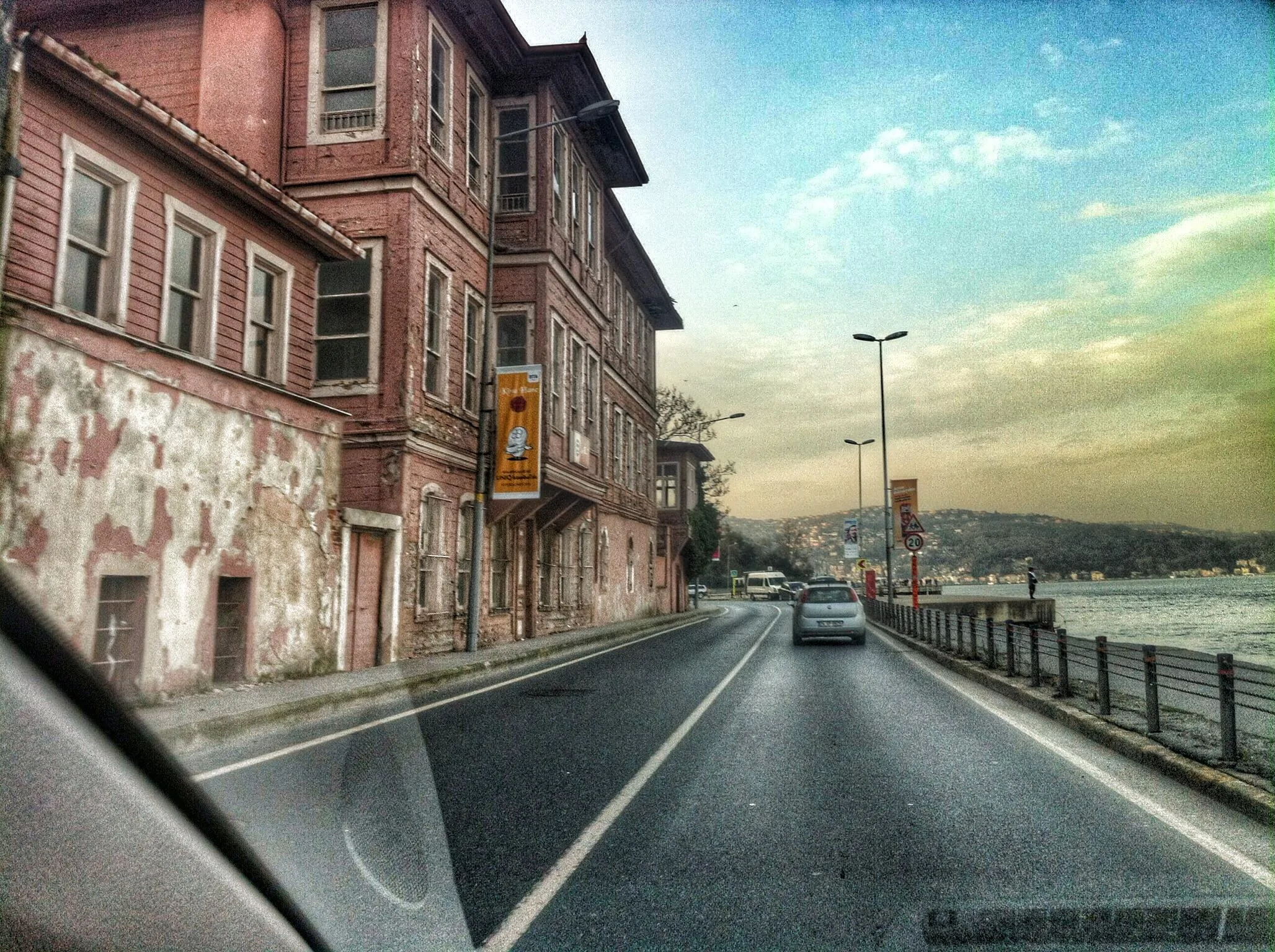 Toyota Yaris 1.3 benzinli mutidrive snapseed dış mekan sahil (8)
