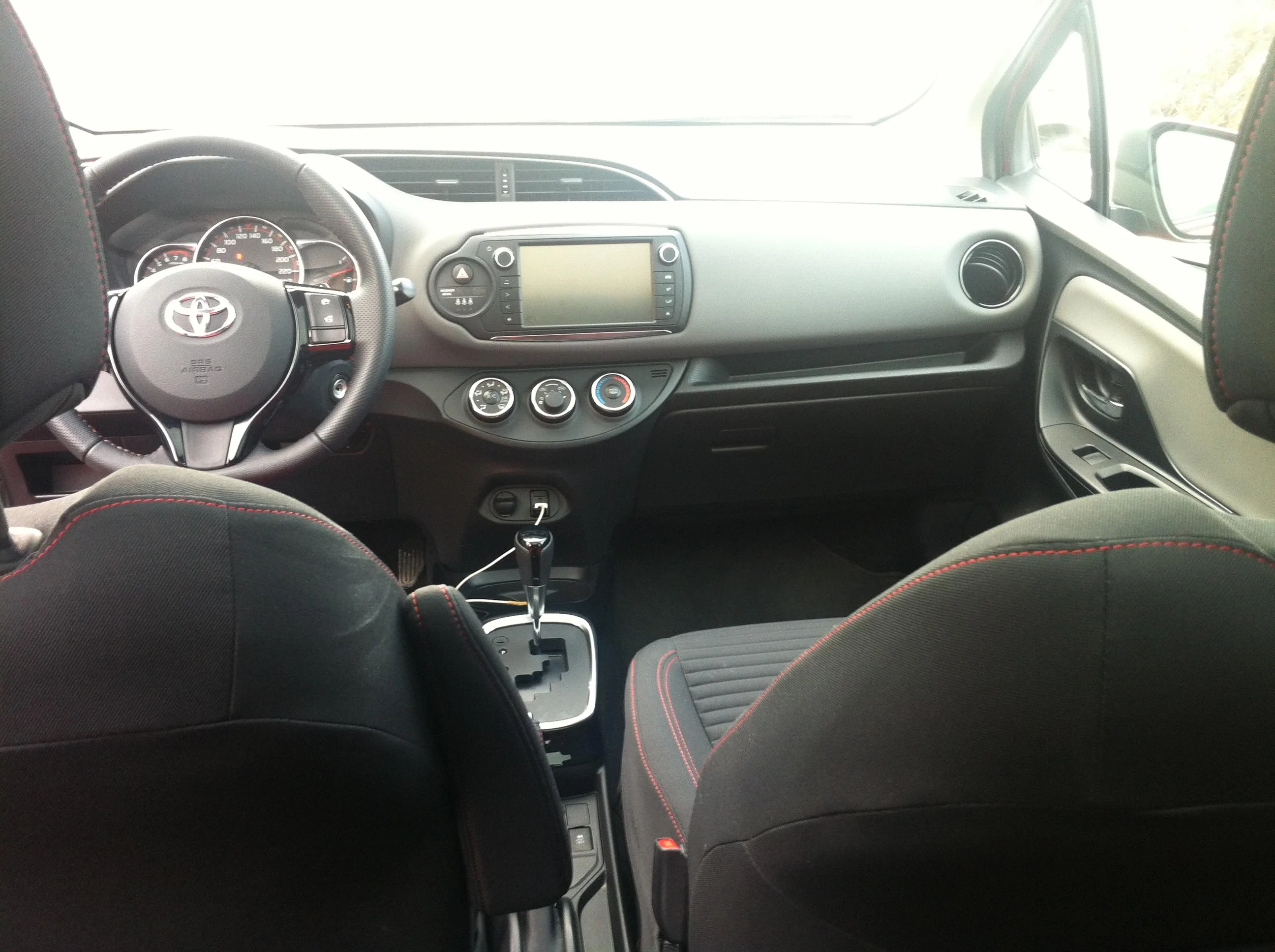 Toyota Yaris 1.3 multidrive iç tasarım (4)