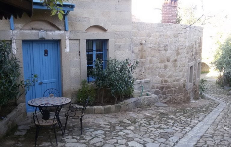 Burnumuzun Dibindeki Masal Köy: Adatepe Seyahat Rehberi