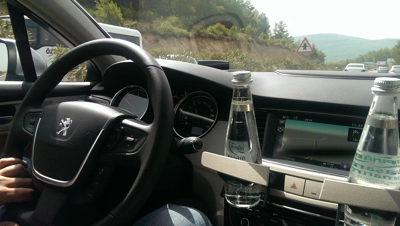 Peugeot 508 BlueHdi EAT6 şişeler