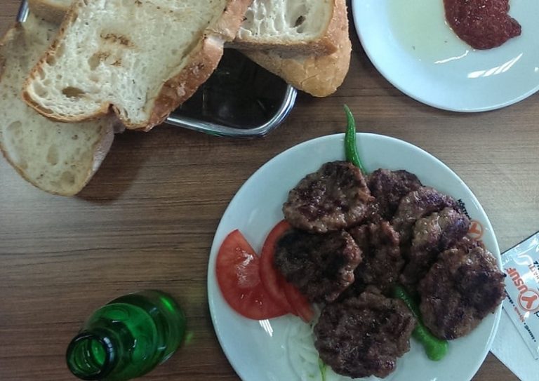 Eskişehir Yolunda Bir Lezzet Durağı: Köfteci Yusuf