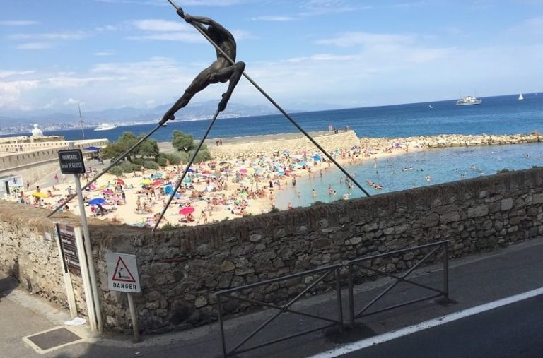 Antibes Gezi Rehberi: Picasso da Burada Yüzerdi