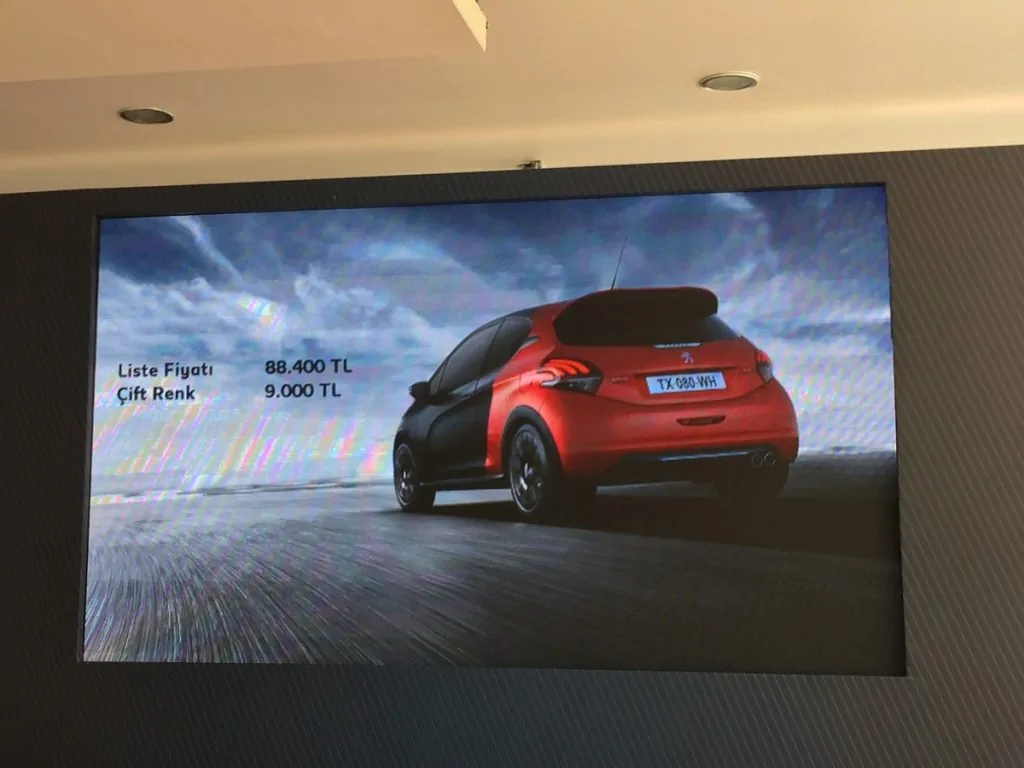 Peugeot 208 GTi (1)