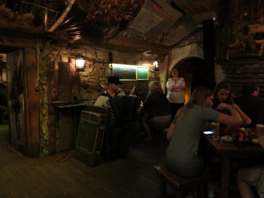 lviv-gezilecek-yerler-lviv-cafeler-krivka-3