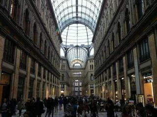 Napoli Italya AVM