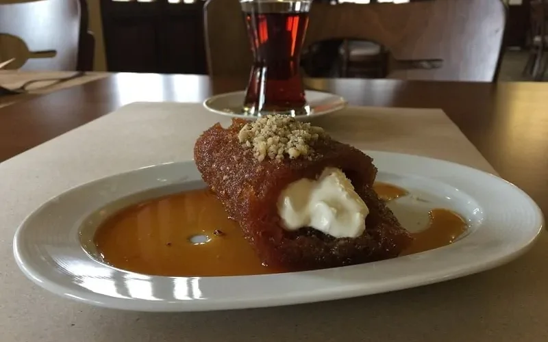 Özellikle kaymaklı ekmek kadayıfına bayıldım.