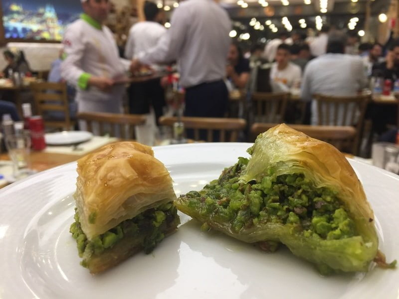 ballı baklava ve ballı şöbiyet Baklavacı Mehmet Yıldırım