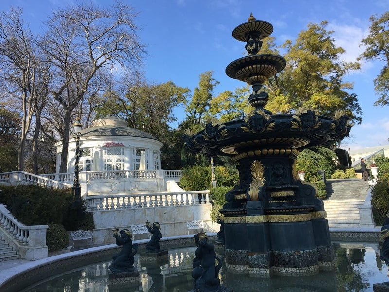 Bakü'de nerede ne yenir ne içilir La Fontaine 