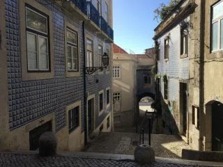 lizbon alfama sokaklari